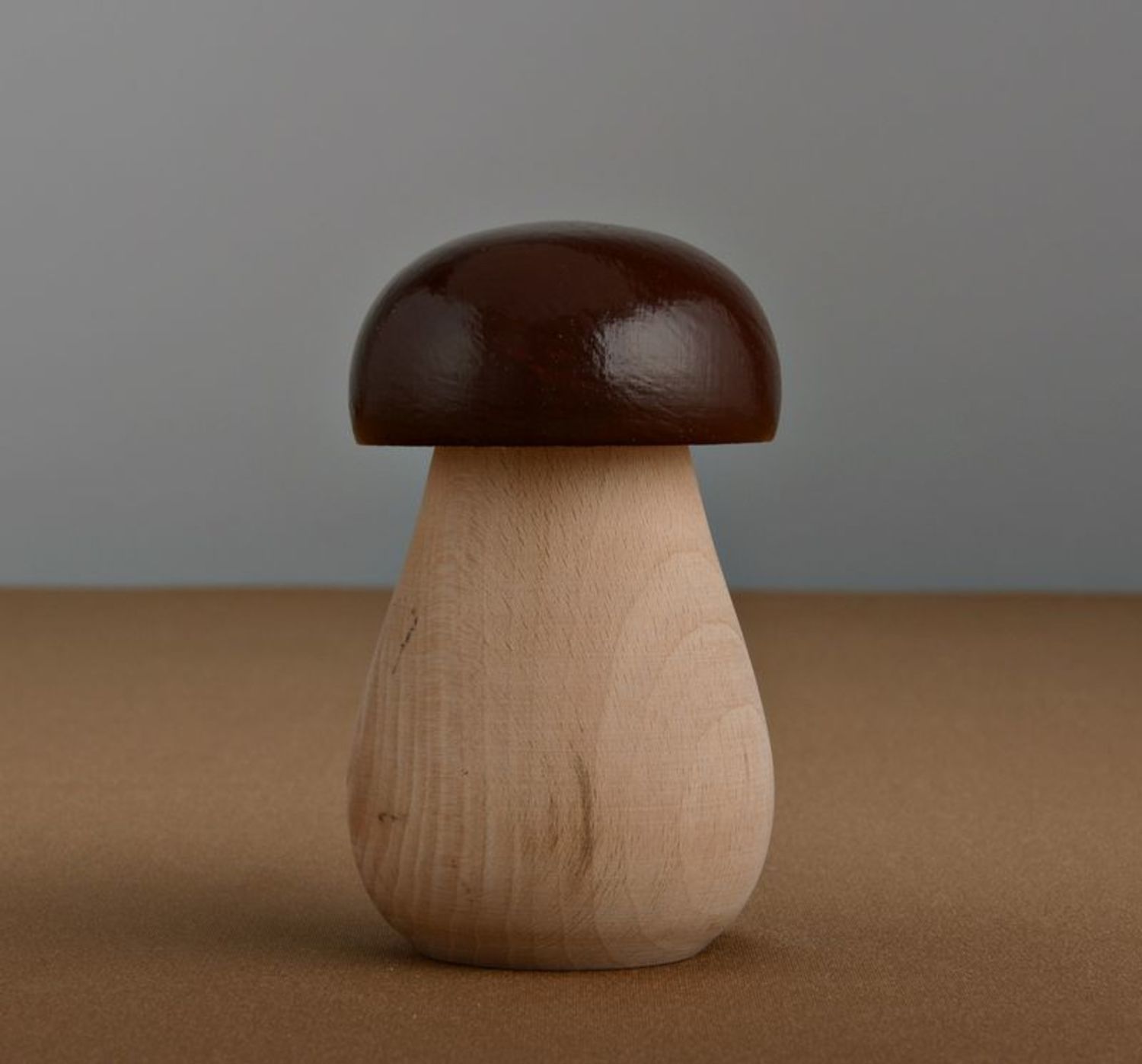 Casse noix design en bois fait main  photo 3
