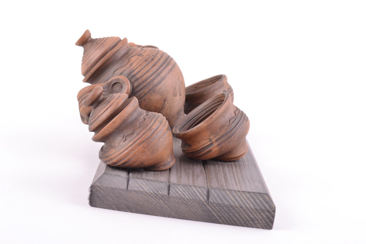 Этническое объемное панно в виде деревянной доски с глиняной посудой хэнд мэйд фото 4