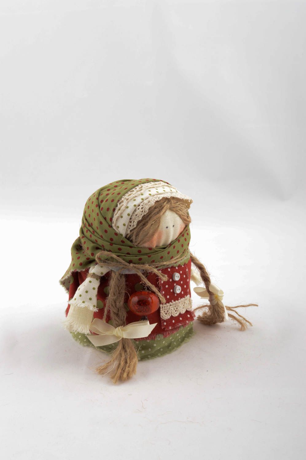 Muñeca de trapo con granos hecha a mano decoración de casa amuleto de protección foto 3