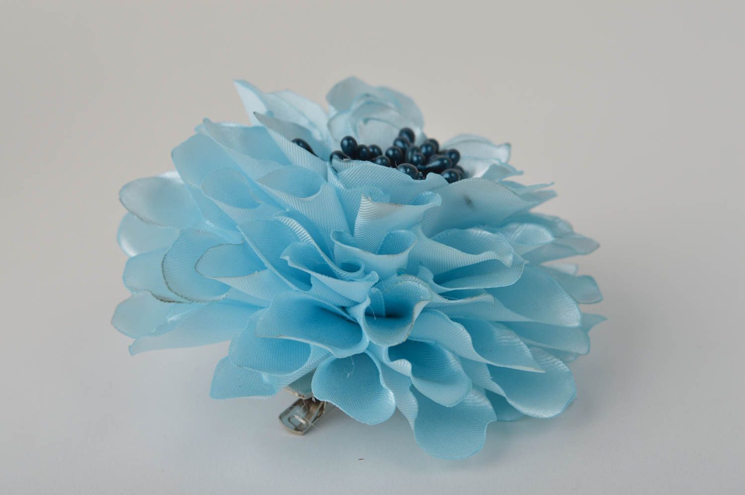 Barrette cheveux fait main Broche fleur Accessoire femme bleu clair en satin photo 5