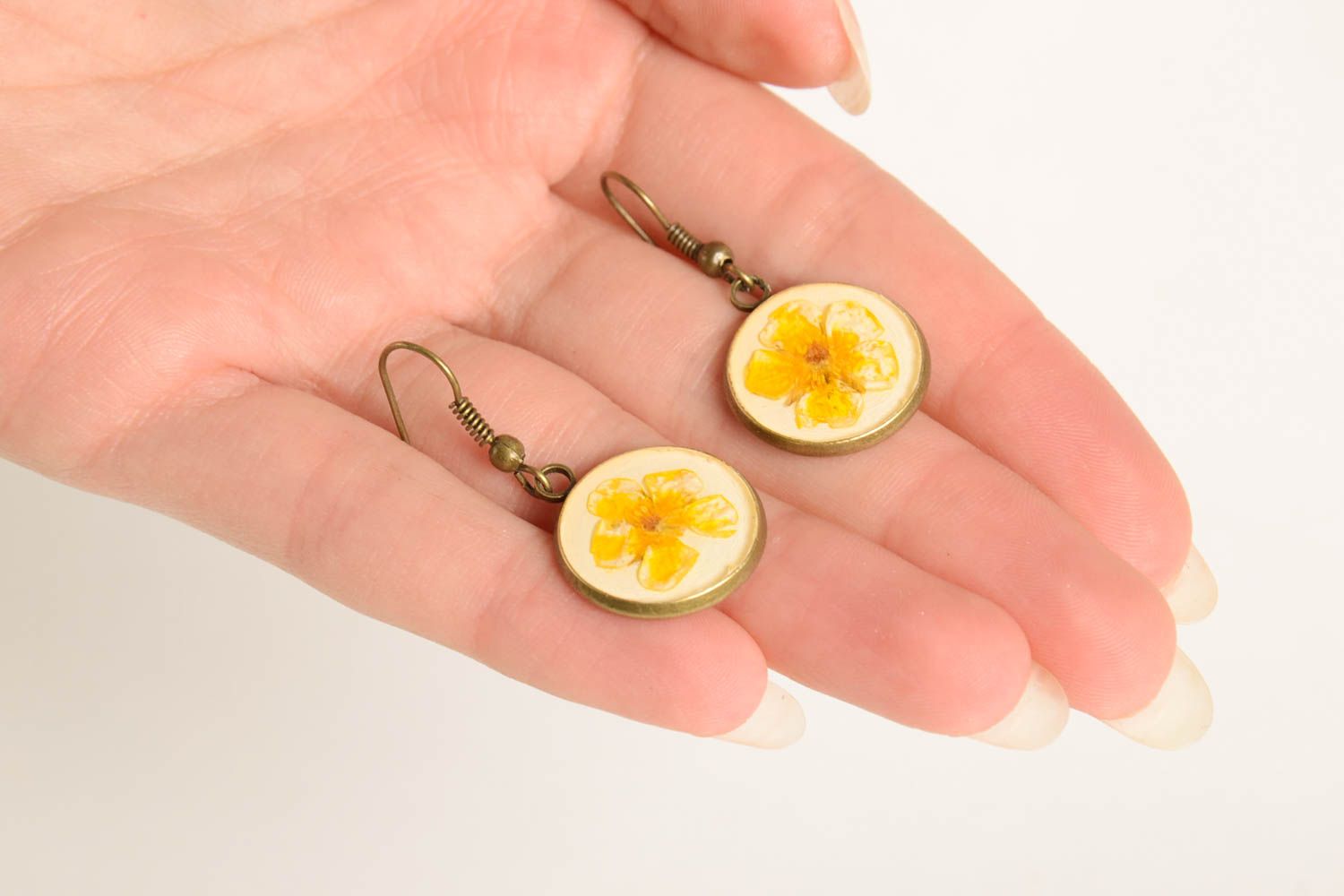 Handmade Blumen Ohrringe Damen Ohrhänger ausgefallener Ohrschmuck in Gelb foto 2