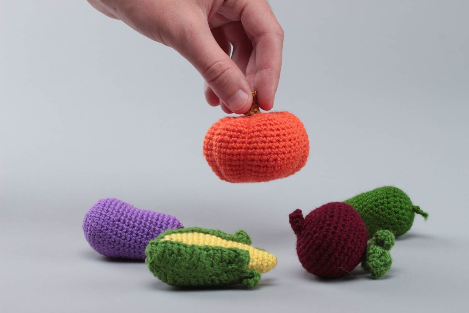 Conjunto de juguetes tejidos hortalizas hechos a mano para niños foto 5