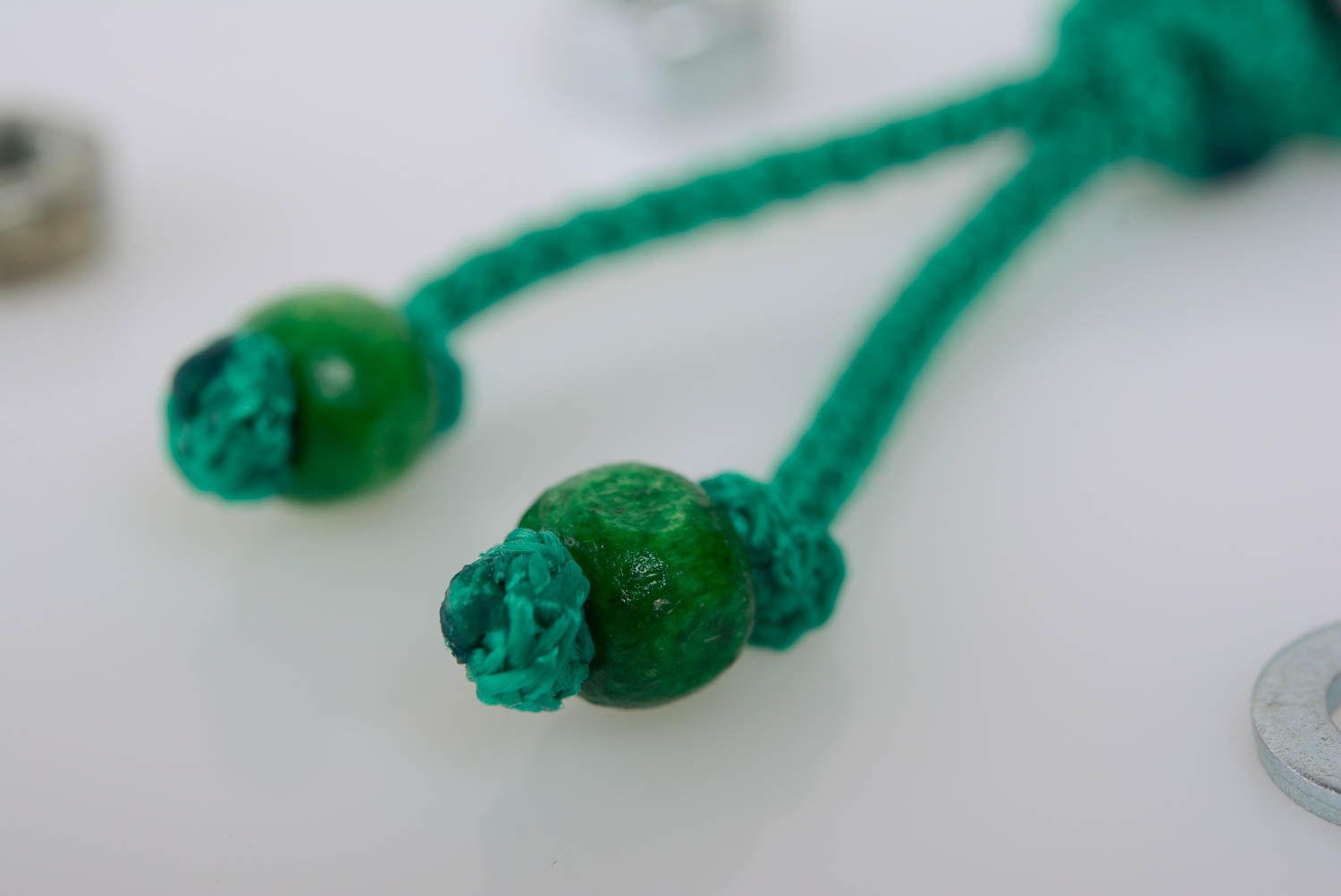 Porte-clés tressé en macramé vert avec écrous inox accessoire original fait main photo 5