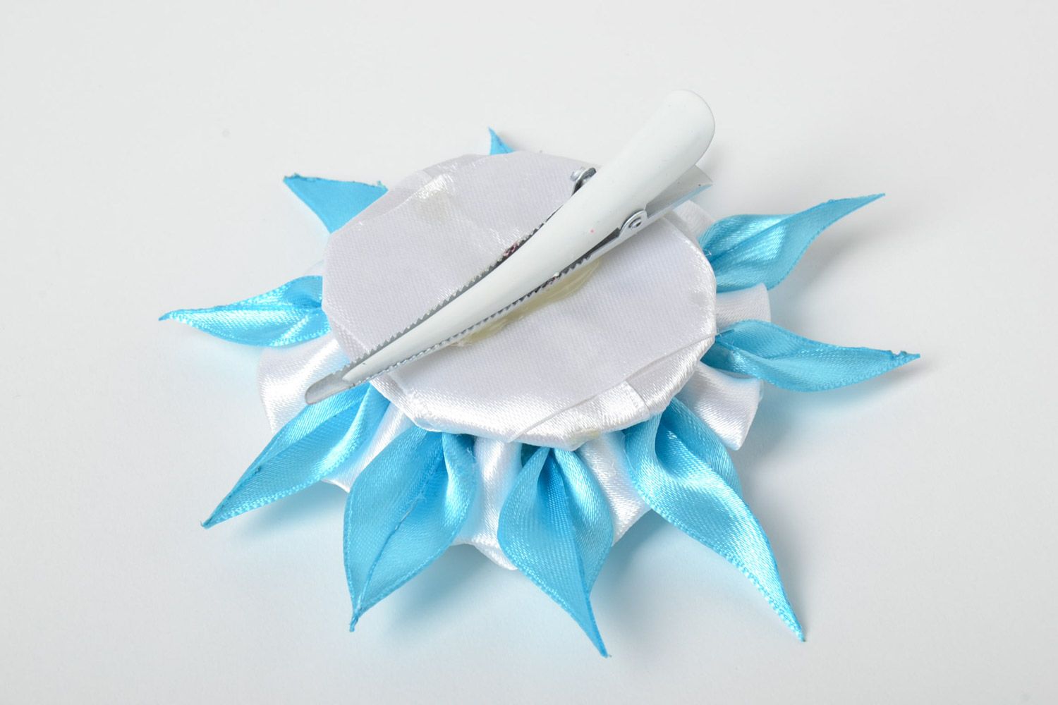 Handmade hair clip with large white and blue kanzashi flower with rhinestone photo 5