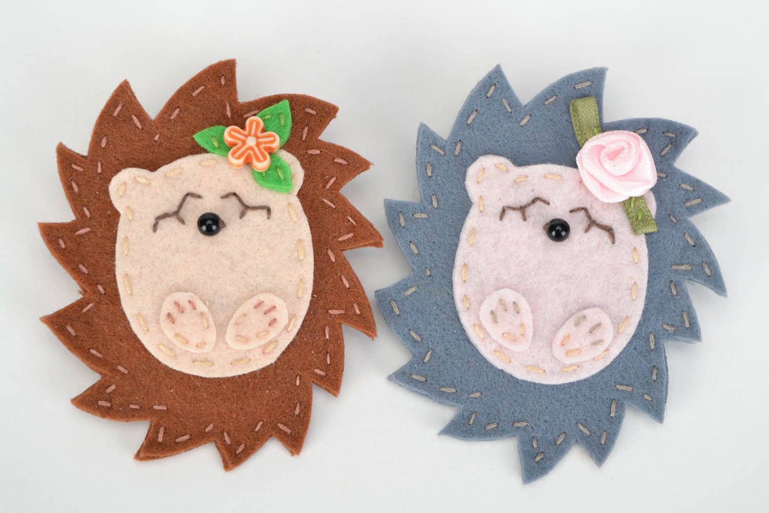Set of handmade children's felt brooches in the shape of hedgehogs 2 pieces photo 1