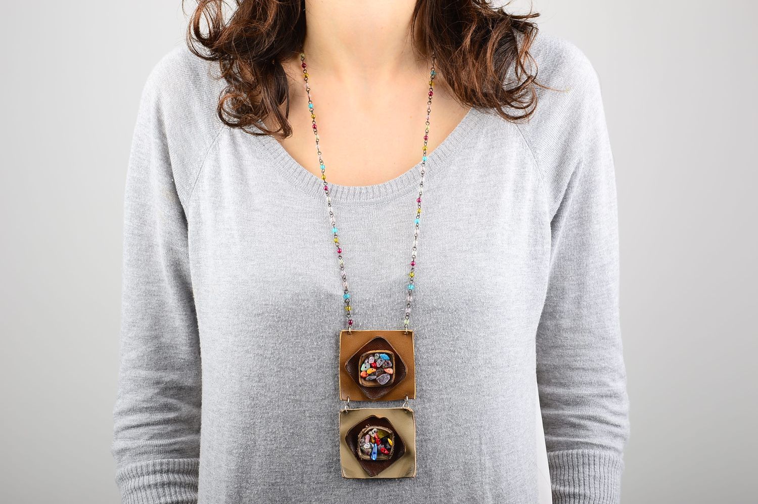 Collier cuir Bijou fait main de design original avec pierres Cadeau femme photo 1