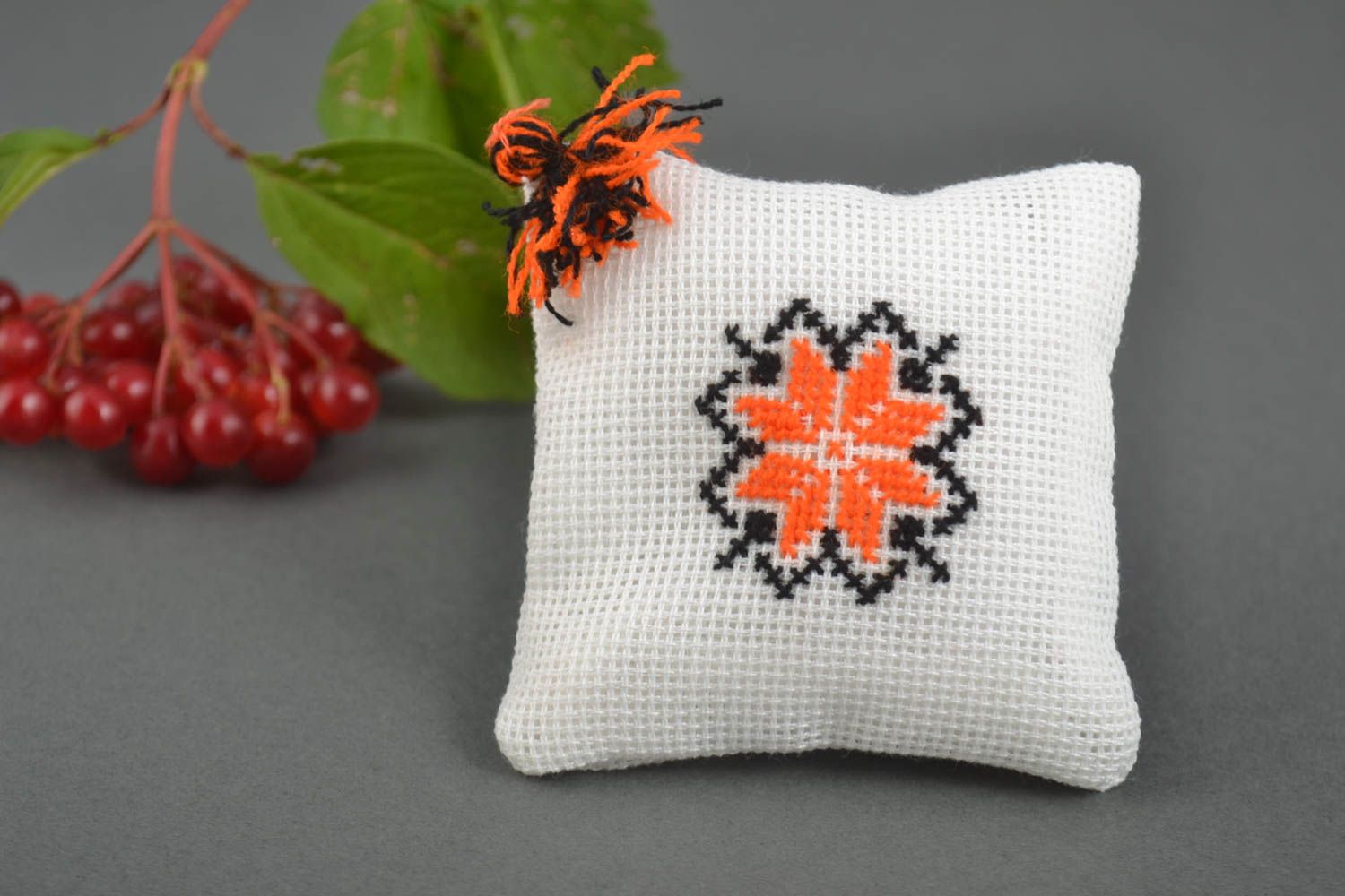 Handmade pincushion needle holder pin cushion sewing supplies home decoration photo 1