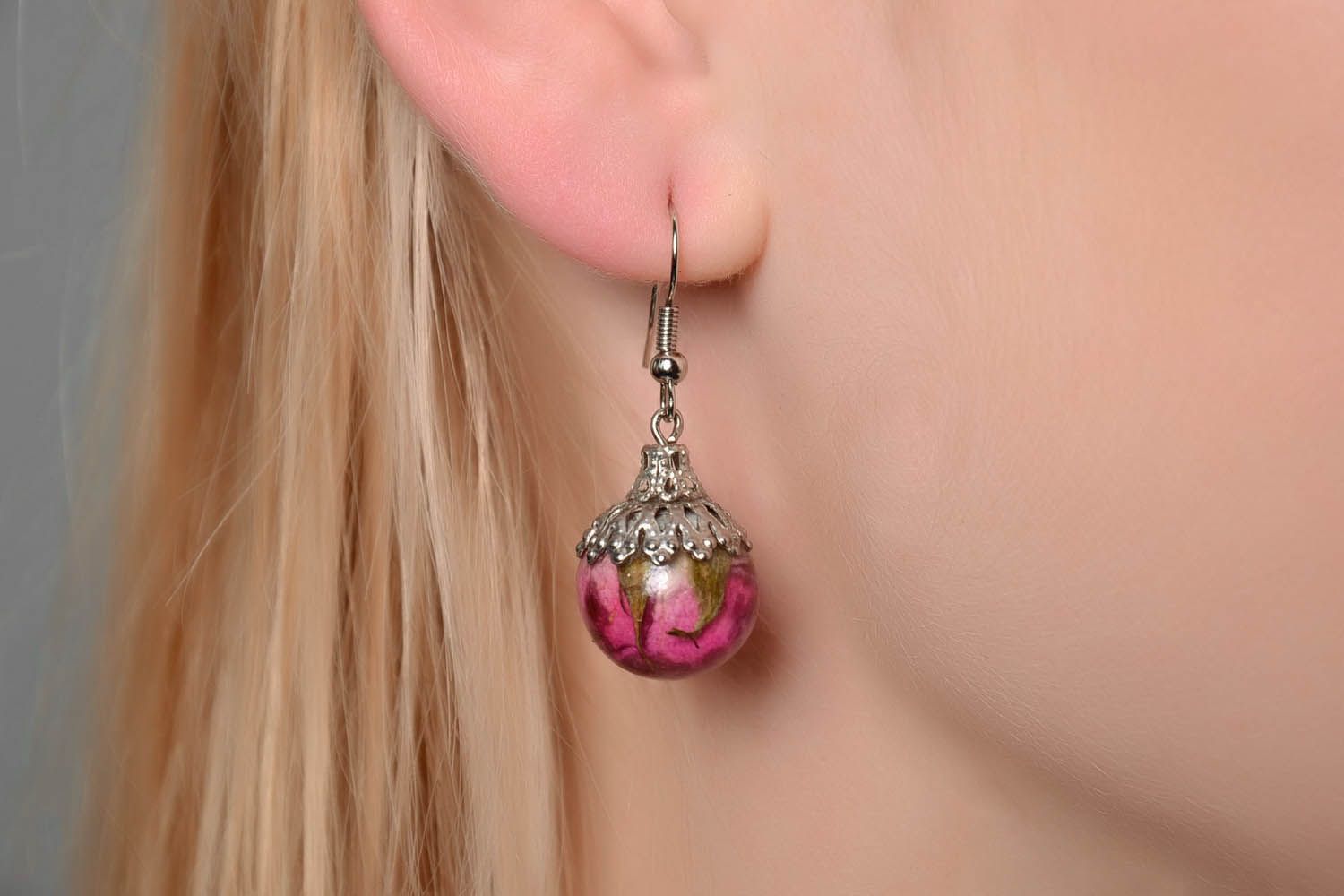 Earrings with rose petals and epoxy photo 4