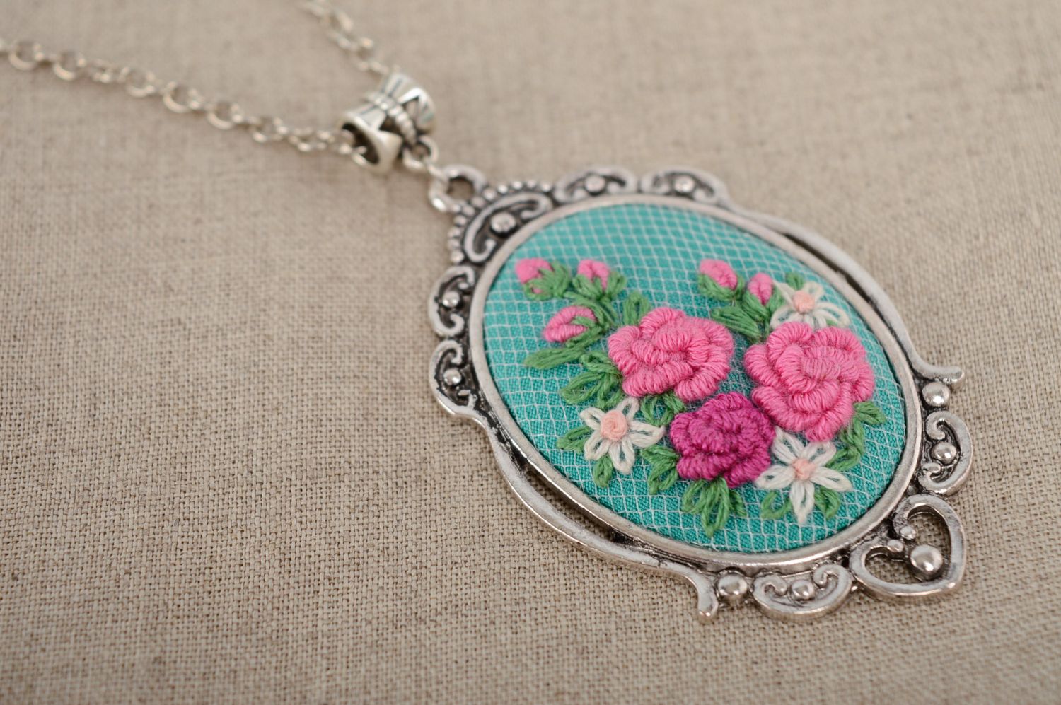 Hand embroidered pendant with metal chain photo 3