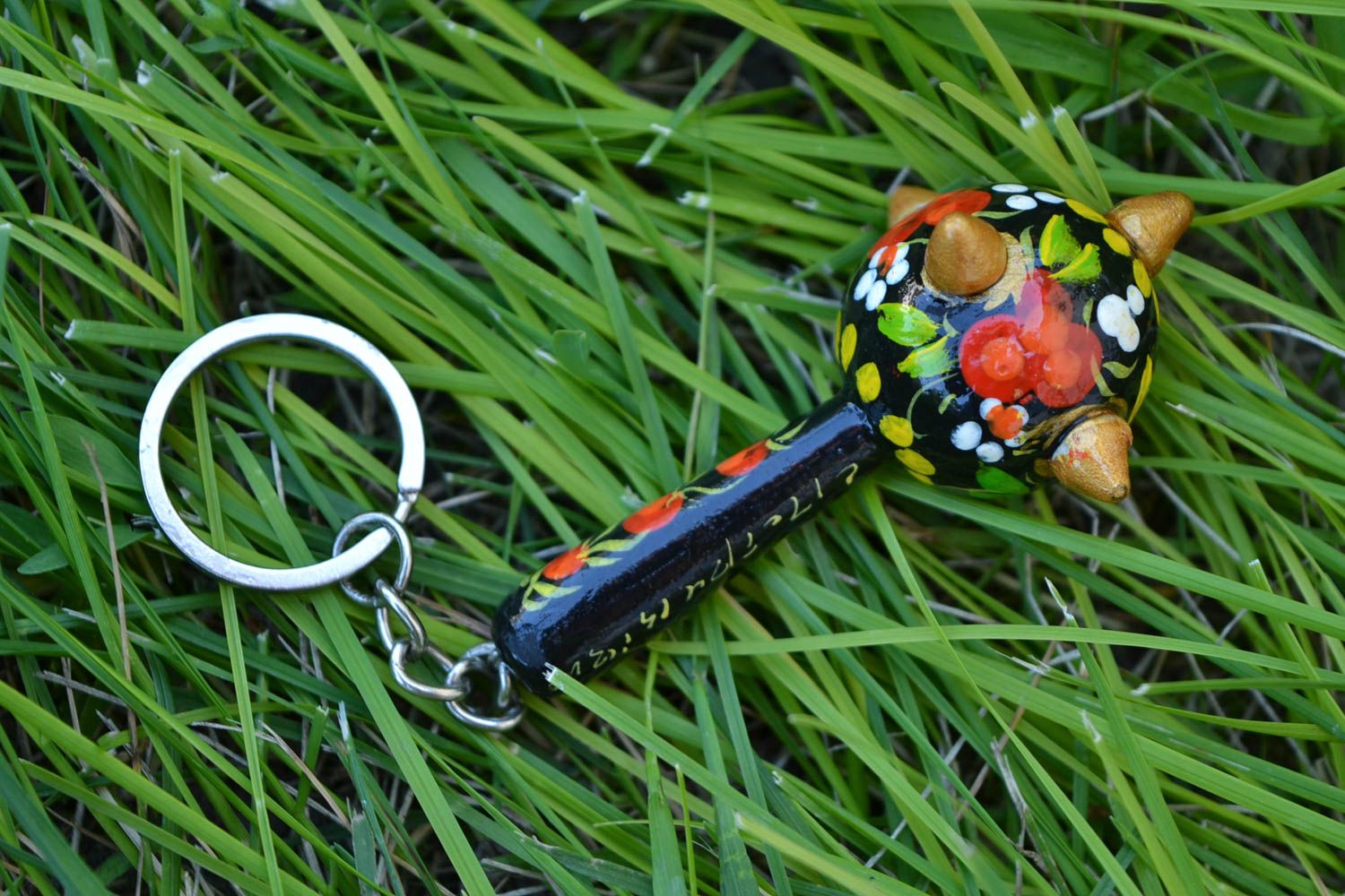 Маленький брелок для ключей из дерева с росписью в этническом стиле хэнд мэйд фото 6