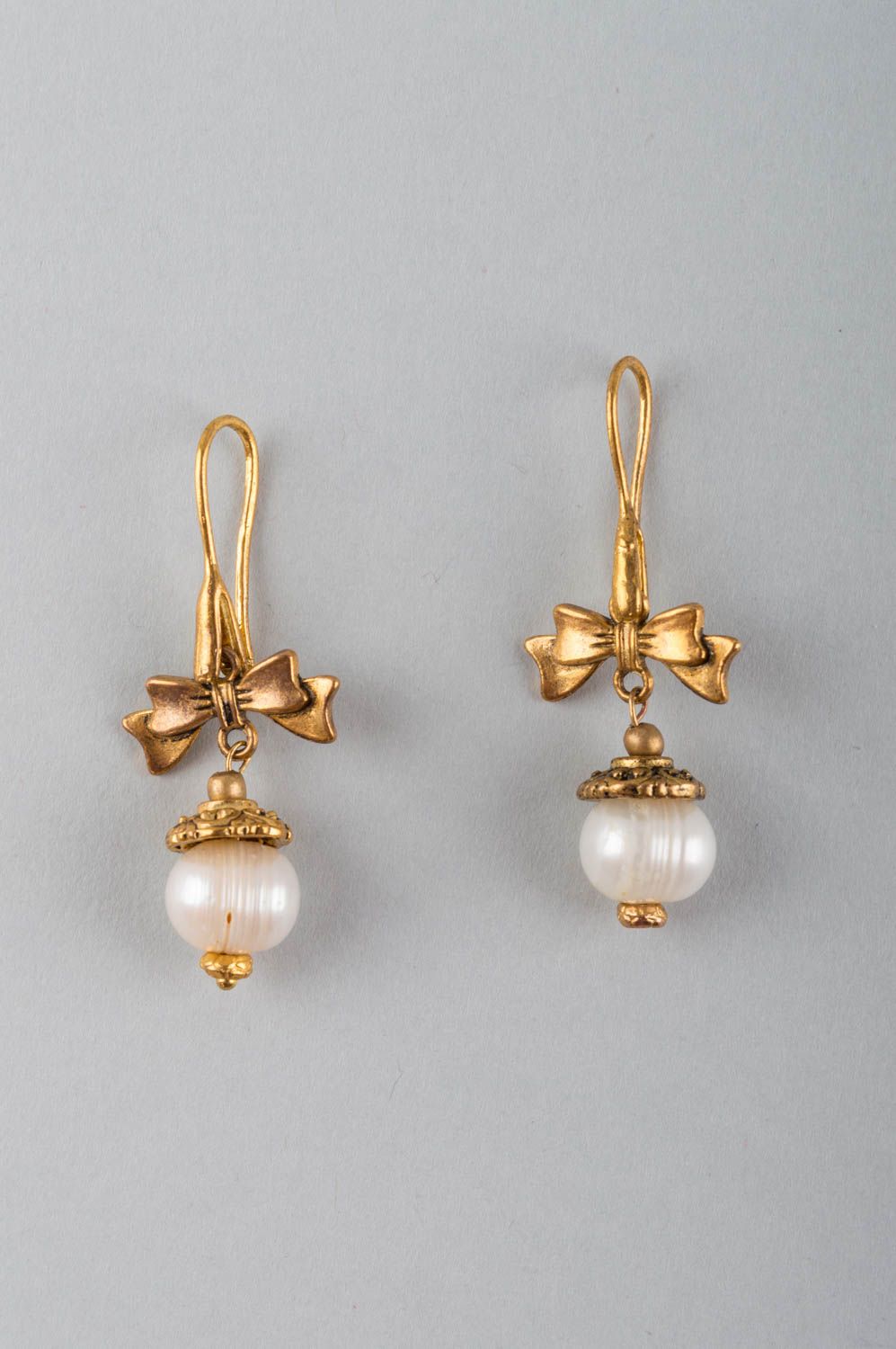 Handgemachte lange weiße Ohrringe aus Perlen aus Messing modisch für Frauen foto 2