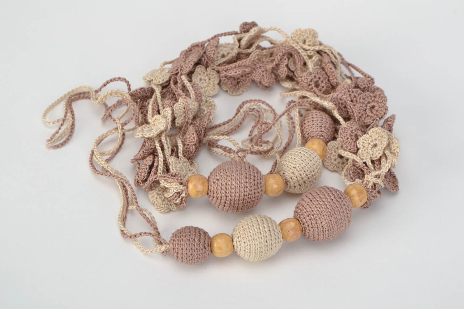 Handmade women's crochet necklace with wooden beads and flowers photo 5