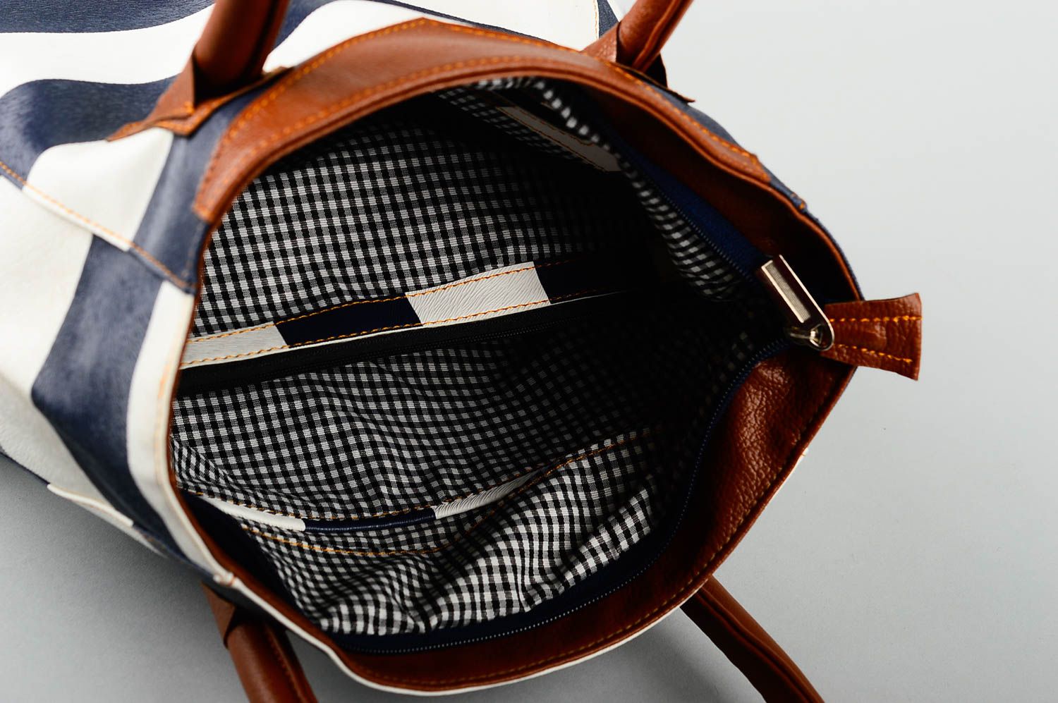 Сумка ручной работы сумка на плечо из кожзама женская сумка полосатая стильная фото 5