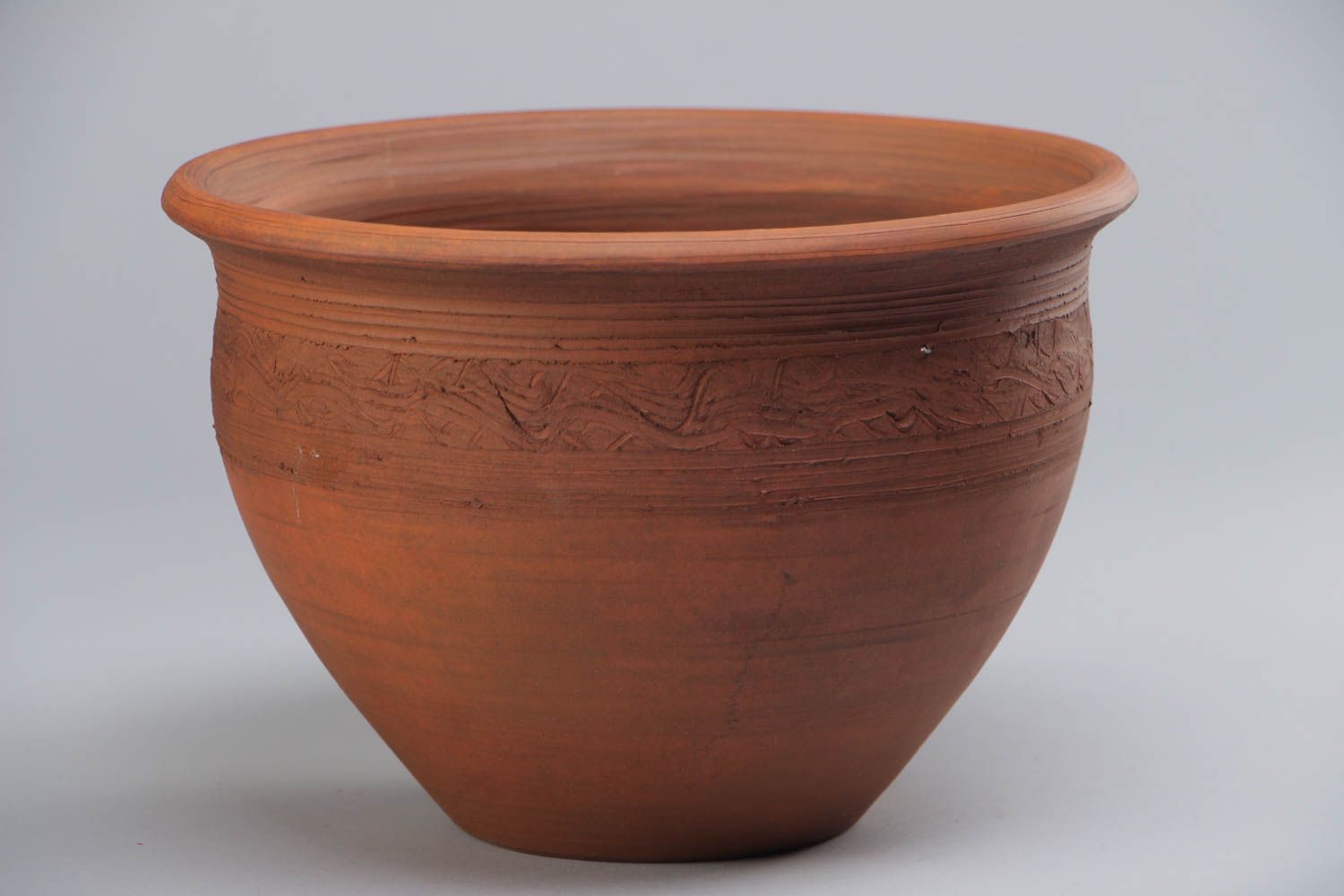 Large handmade clay pot kilned with milk for serving dishes photo 2