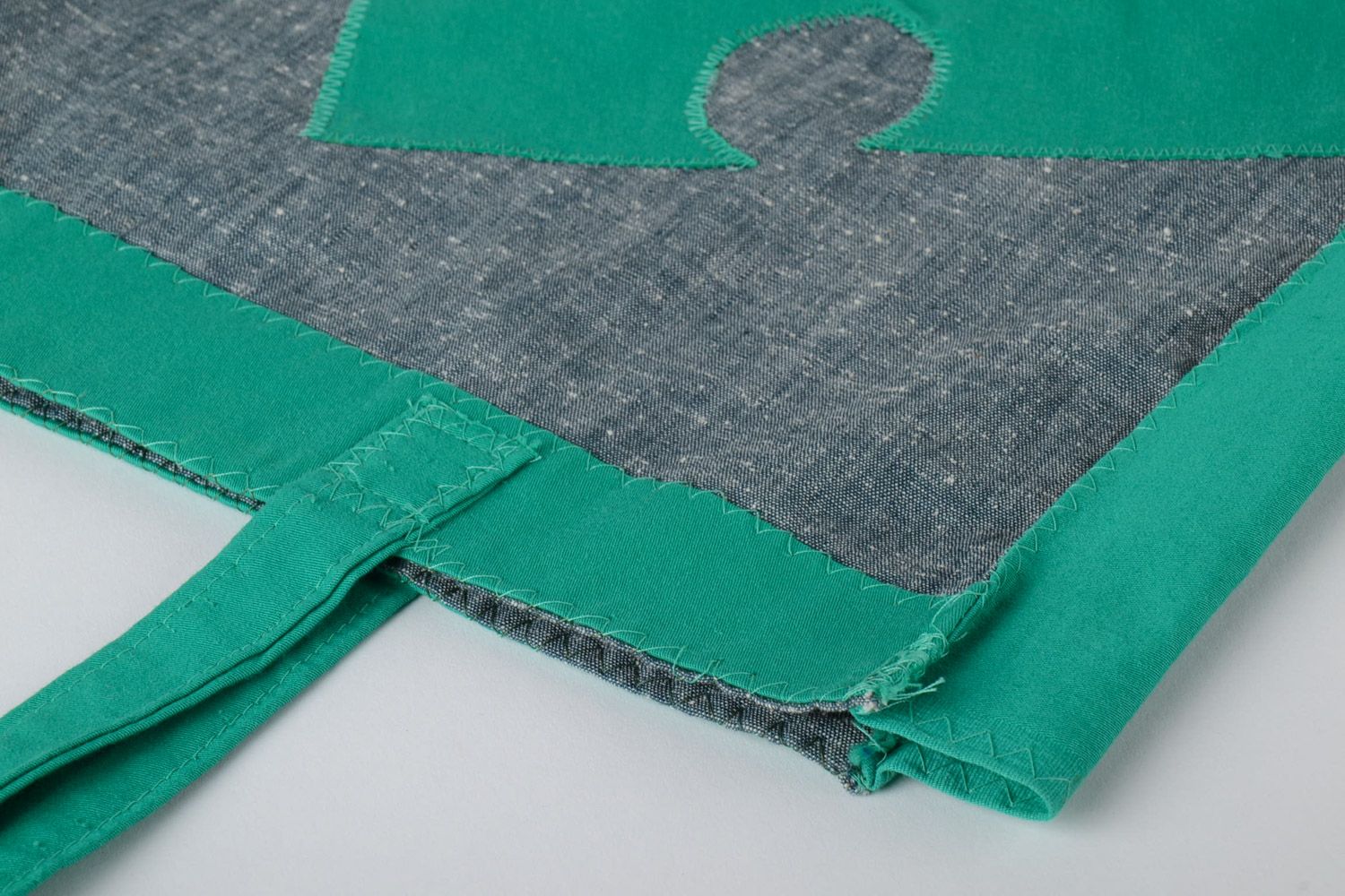Женская сумка ручной работы из ткани с аппликацией большая серо-зеленая фото 3
