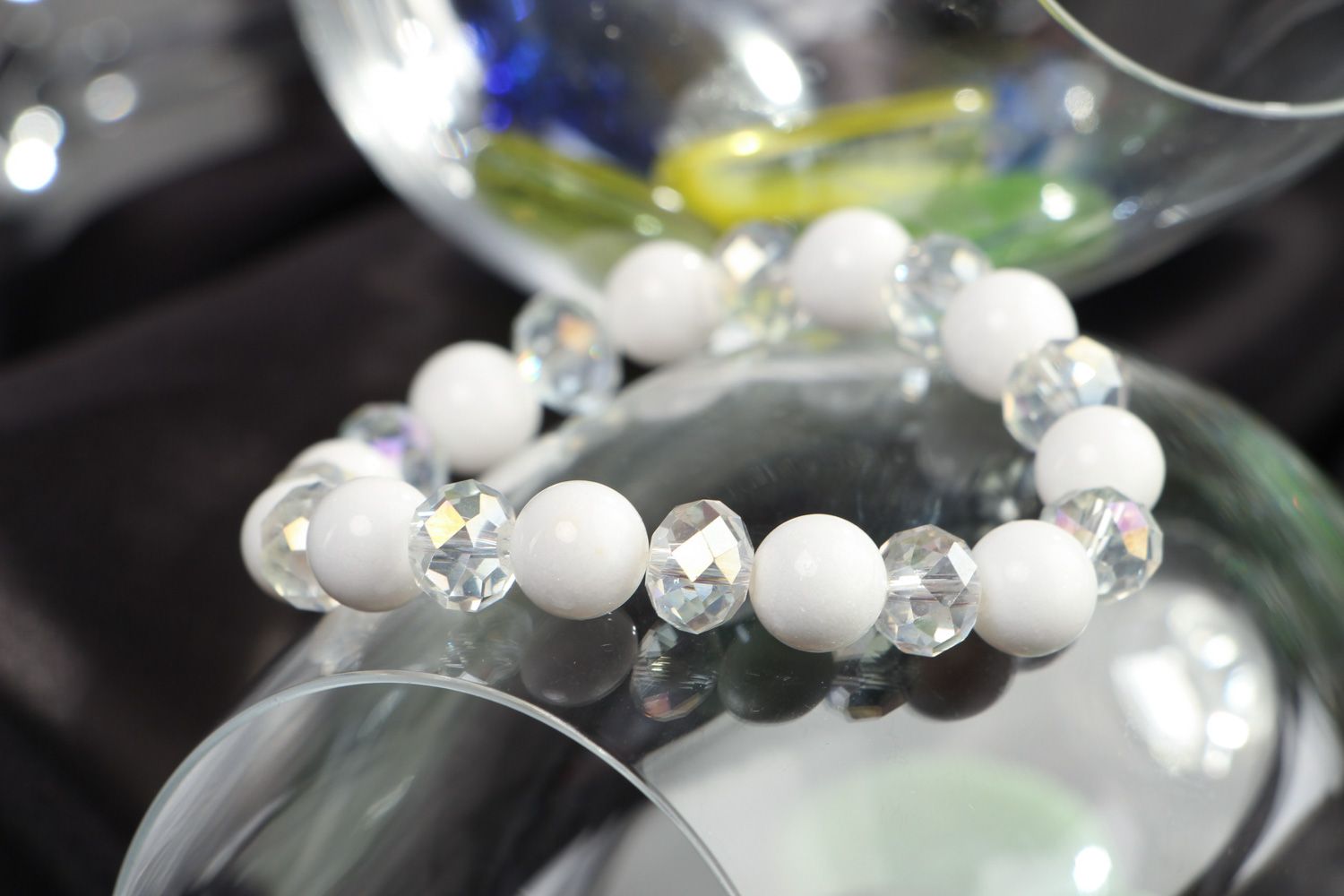 Handmade white festive wrist stretch bracelet with agate and glass beads  photo 4