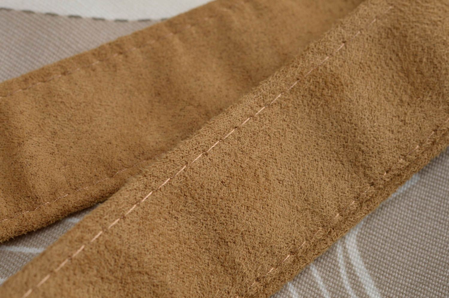 Originelle handgemachte Tasche aus Stoff aus künstlichem Wildleder für Damen foto 5