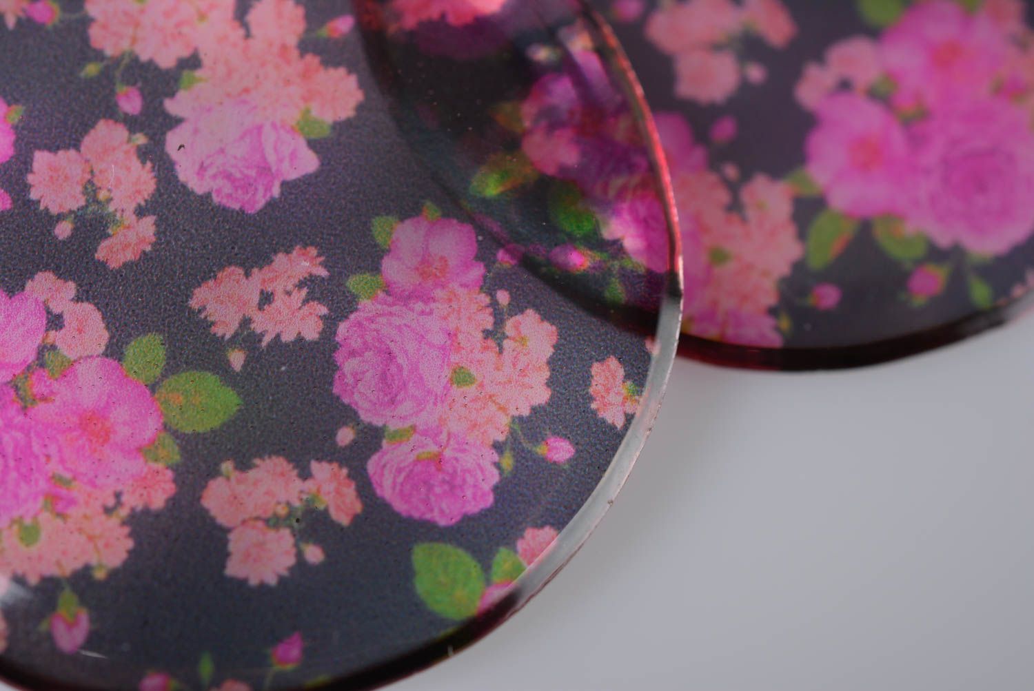 Pendientes de resina epoxi con decoupage florales hechos a mano foto 3