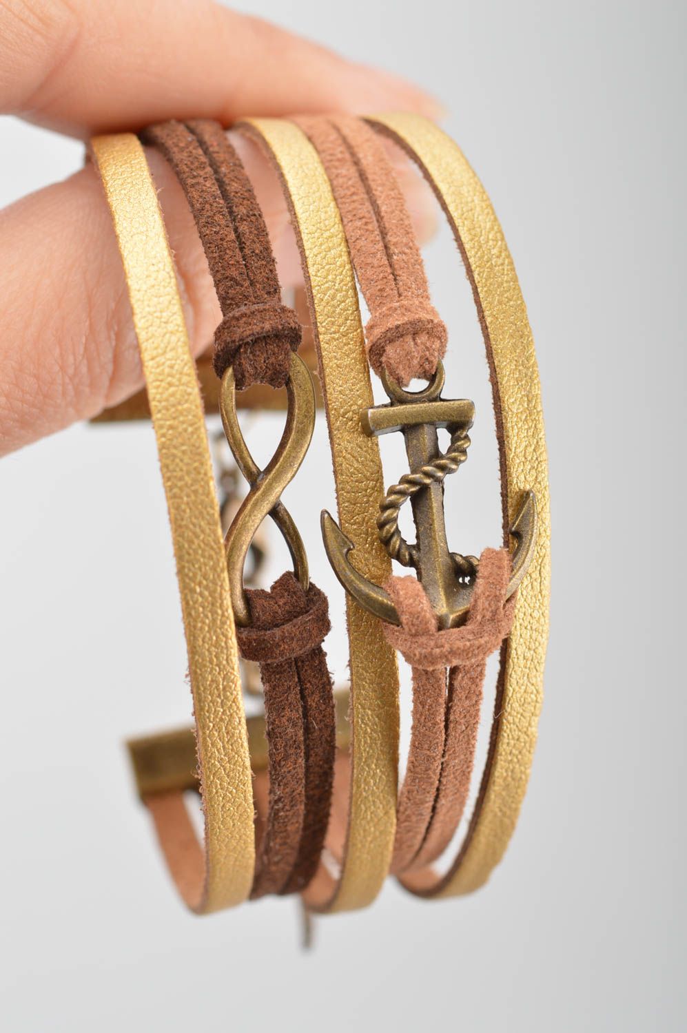 Bracelet multirang en lacets de daim brun doré avec ancre et infini fait main photo 3