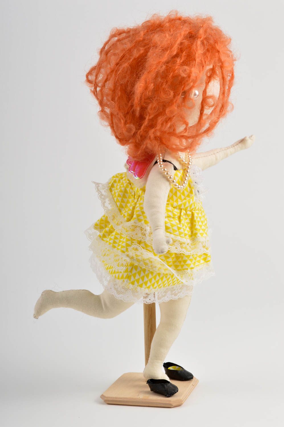 Кукла ручной работы кукла из ткани авторская кукла рыжеволосая на подставке фото 4
