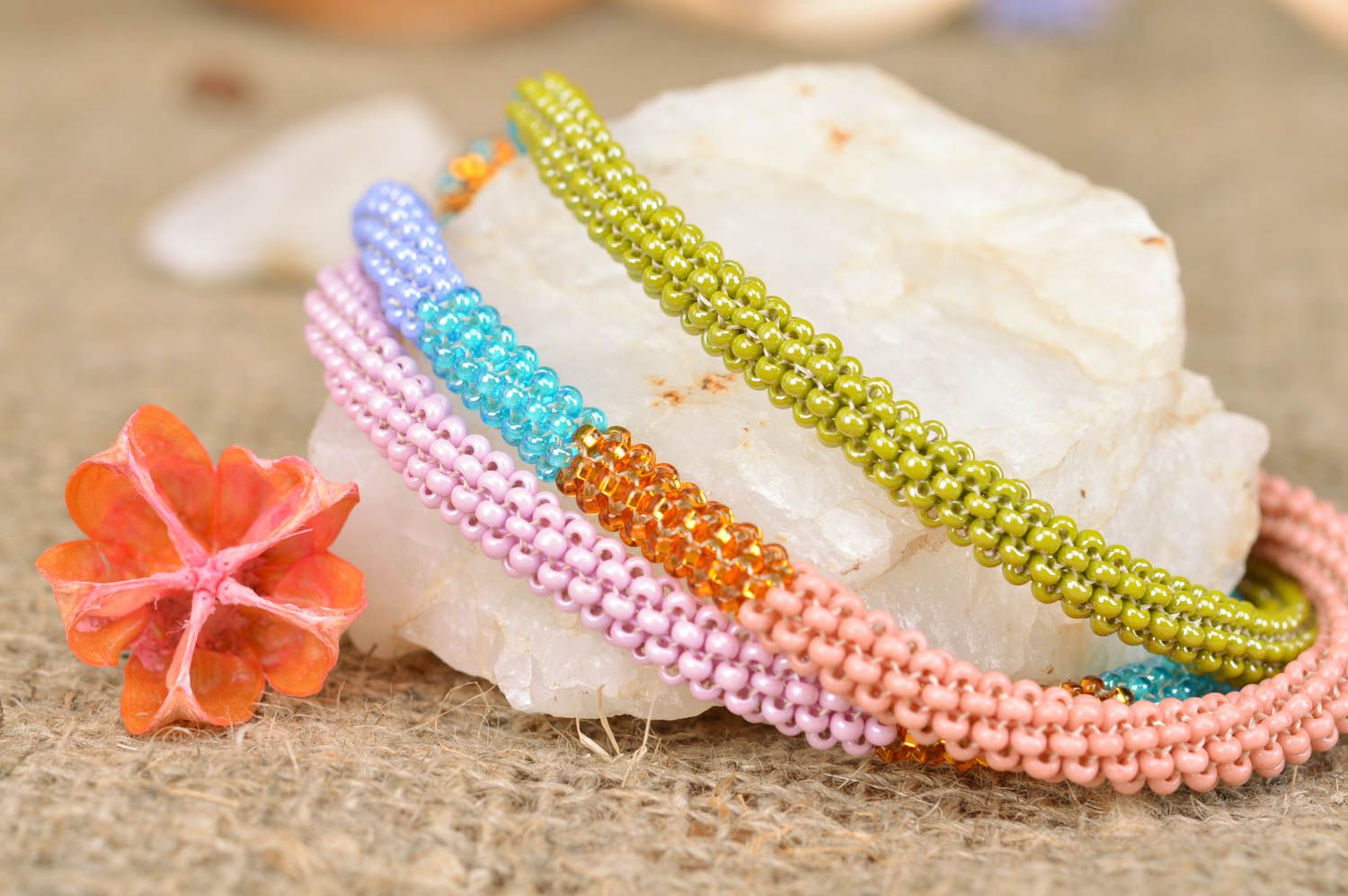 Collier multicolore en perles de rocaille long fait main accessoire stylé photo 5