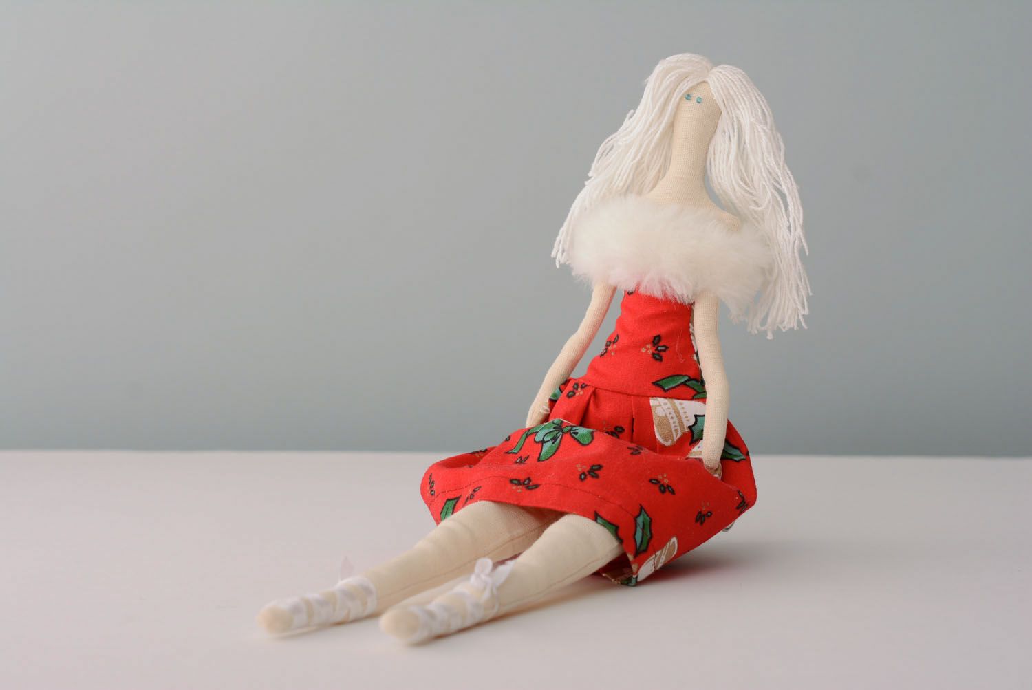 Авторская кукла в красном платье  фото 5