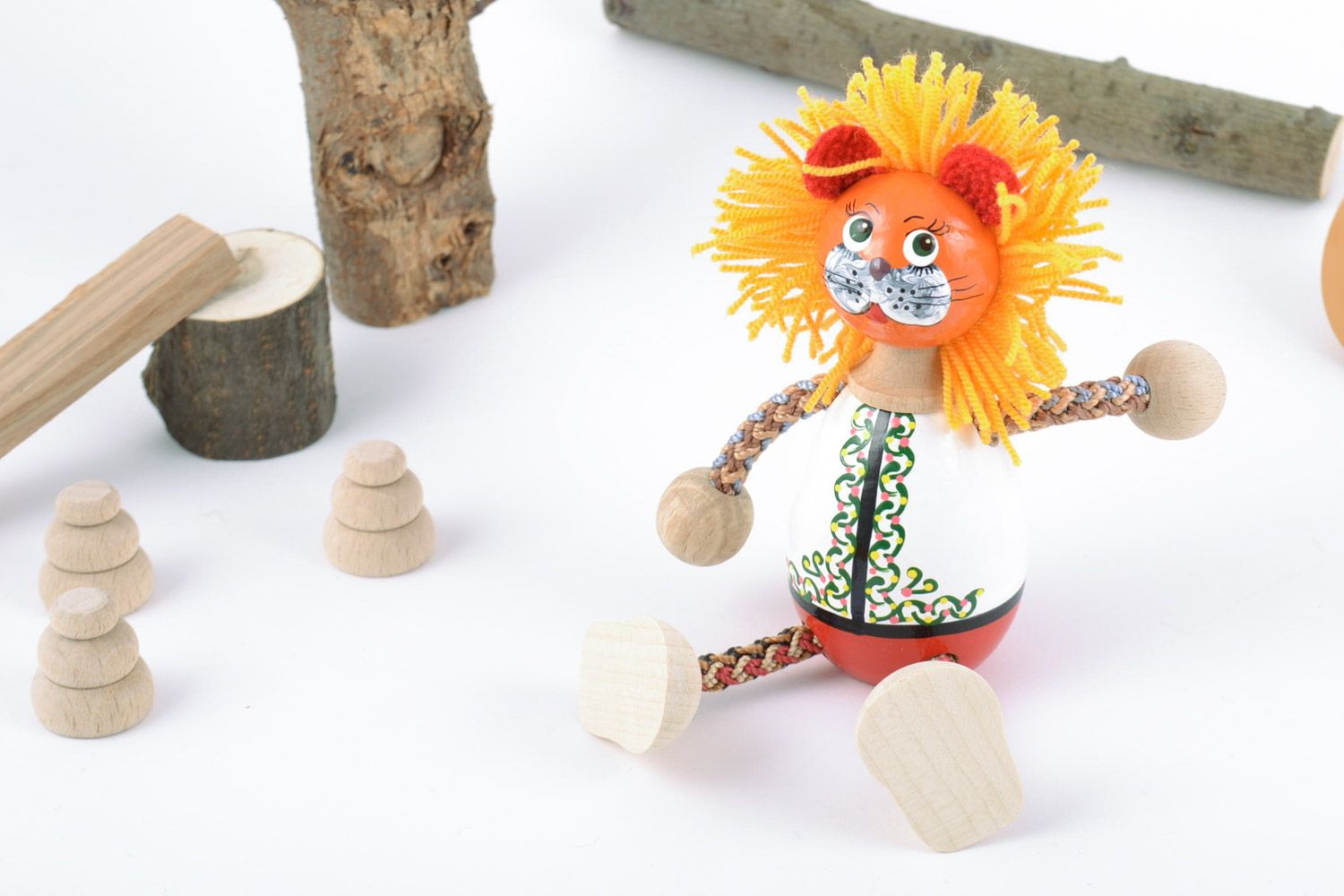 Деревянная игрушка пушистый лев ручной работы с росписью детская милая фото 1