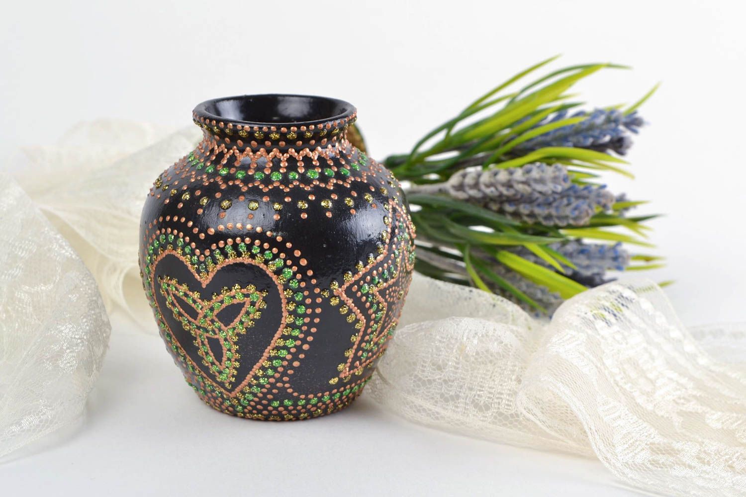 Глиняная ваза расписанная акрилом покрытая лаком ручной работы черная с узором фото 1