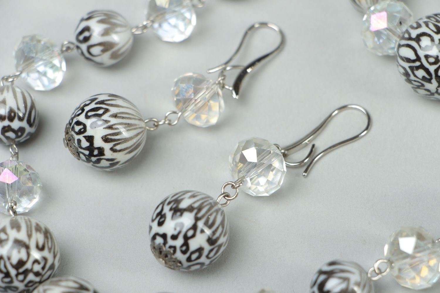 Jewelry set made of crystal and plastic beads White Tiger photo 2