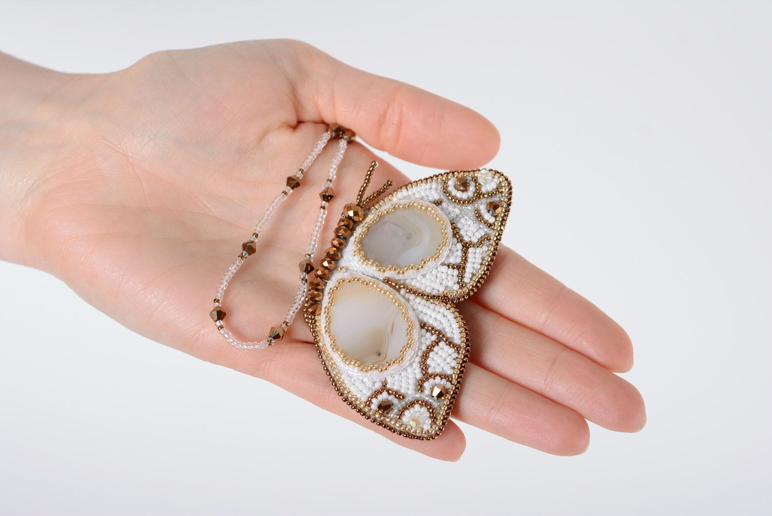 Pendentif en perles de rocaille fait main blanc marron sous forme de papillon photo 4