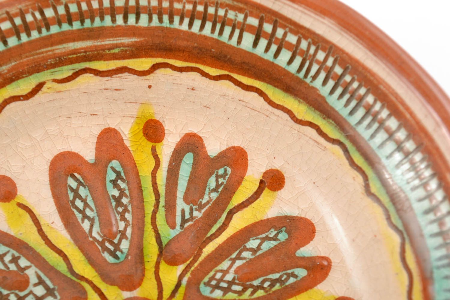 Глубокая керамическая тарелка расписанная глазурью декоративная ручной работы фото 3