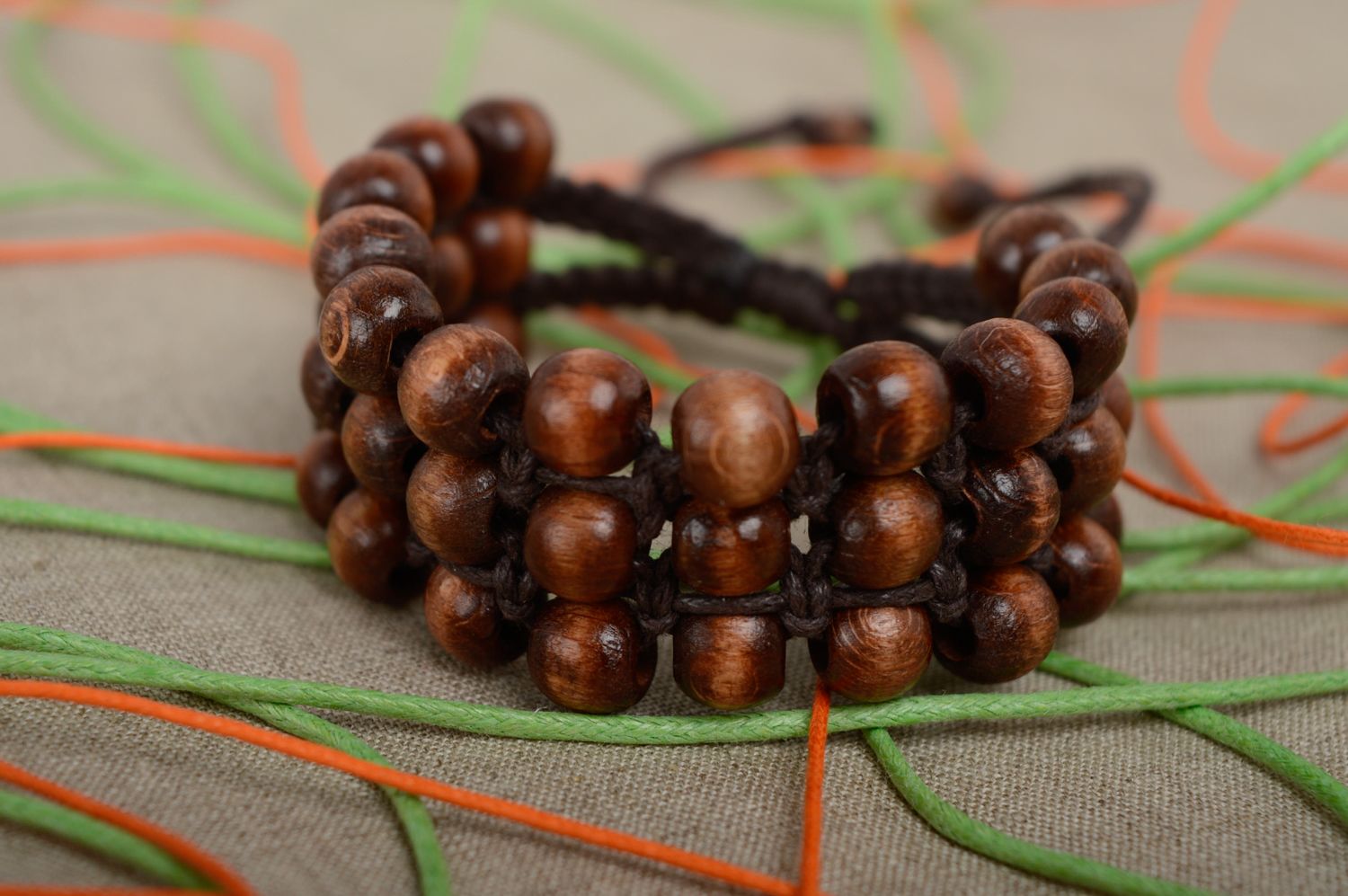 Bracelet en macramé original marron lacet ciré et perles en bois fait main photo 2