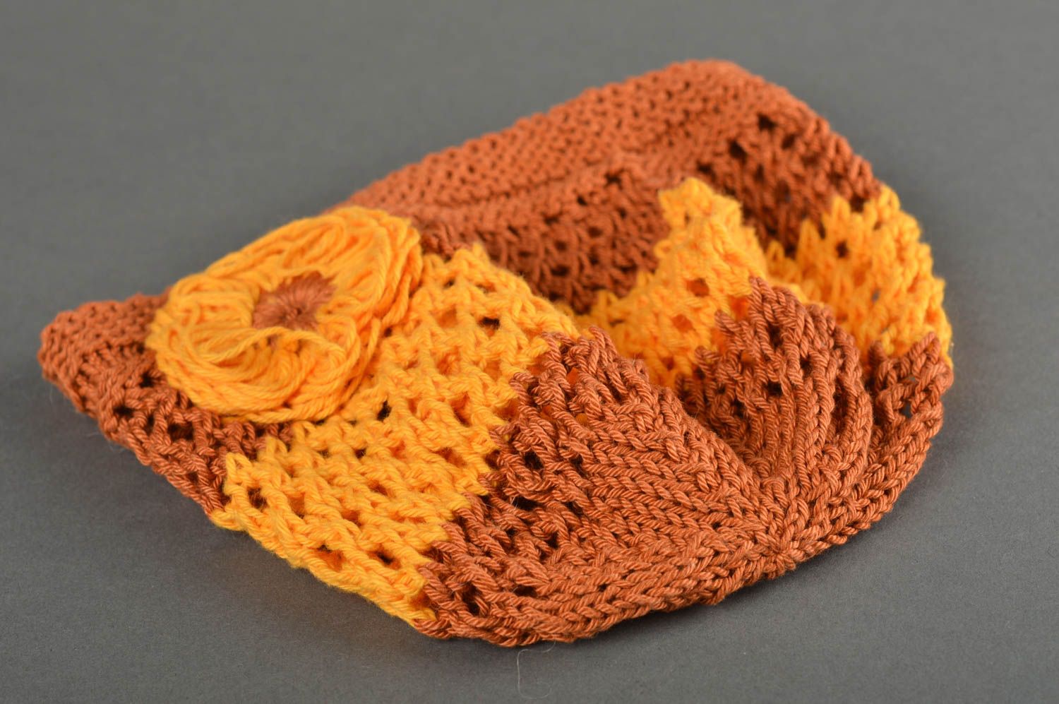 Bonnet tricot fait main Chapeau au crochet brun léger d'été Vêtement enfant photo 3