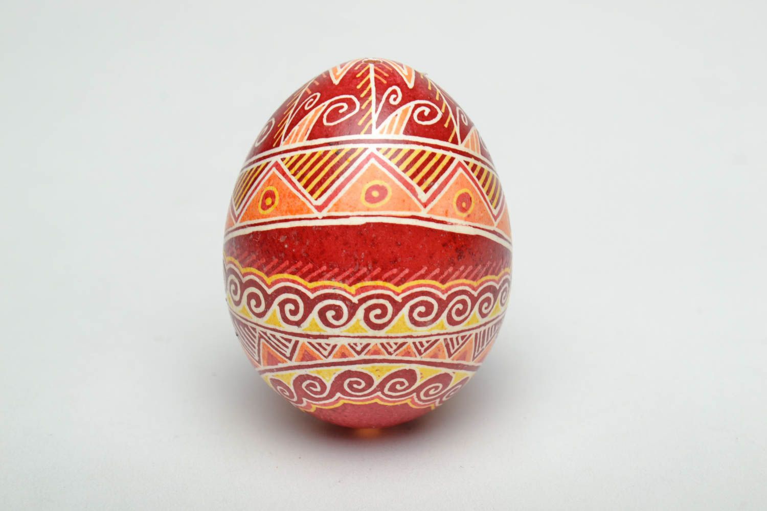 Oeuf de Pâques peint de colorants d'aniline fait main décoratif ornementé photo 3
