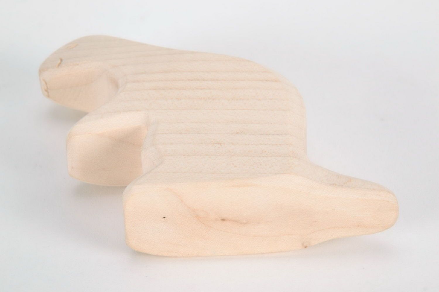 Figurine en bois brut en forme de castor photo 5