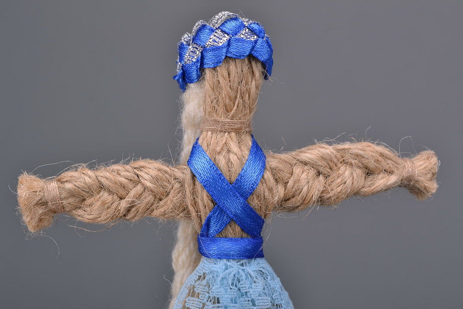 Puppe Vesnjanka mit Ajour-Schürze foto 1