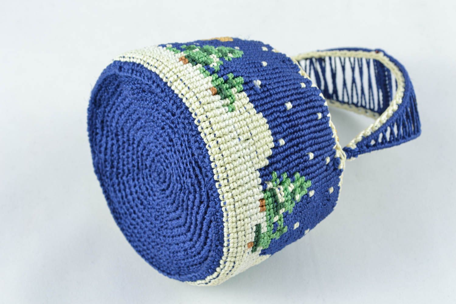 Macrame basket with ornament photo 4