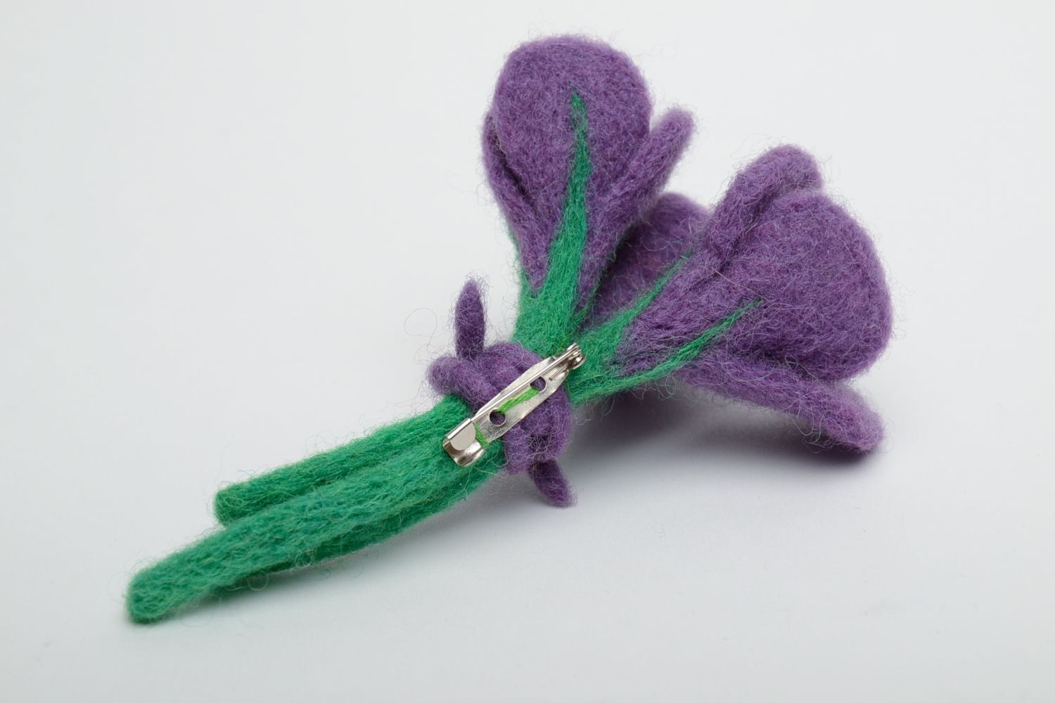 Broche fleur en laine feutrée faite main photo 4