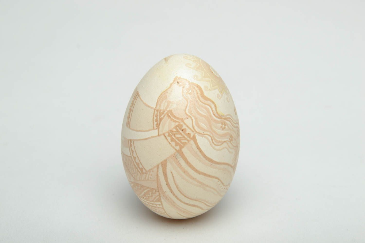 Oeuf de Pâques original traité avec le vinaigre décoratif blanc fait main photo 3