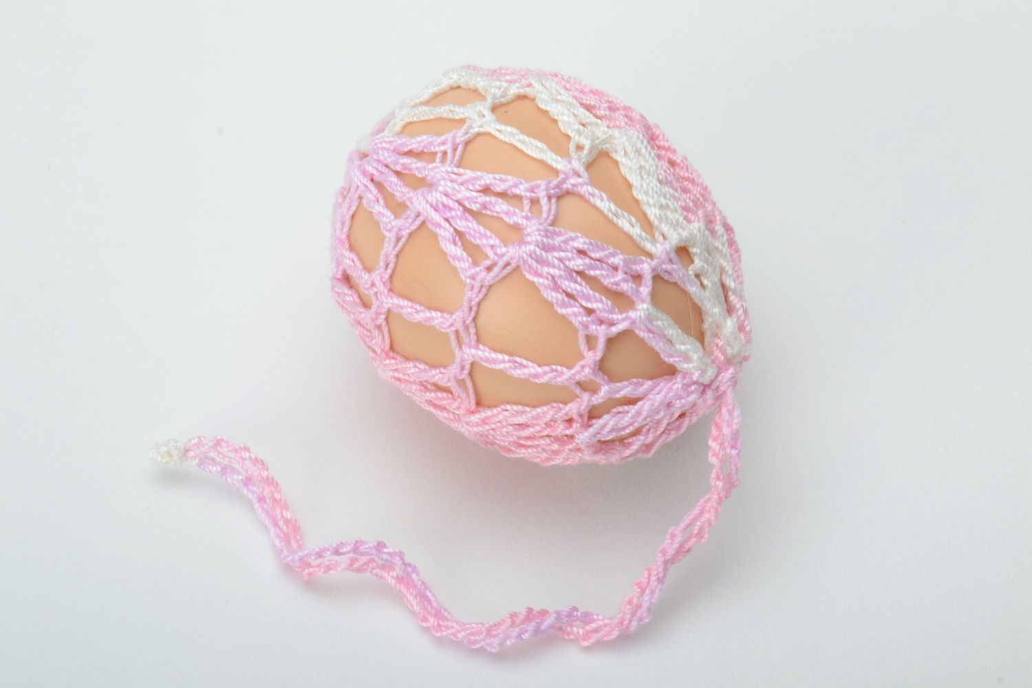Oeuf de Pâques original fait main à suspendre recouvert de fils en coton photo 3
