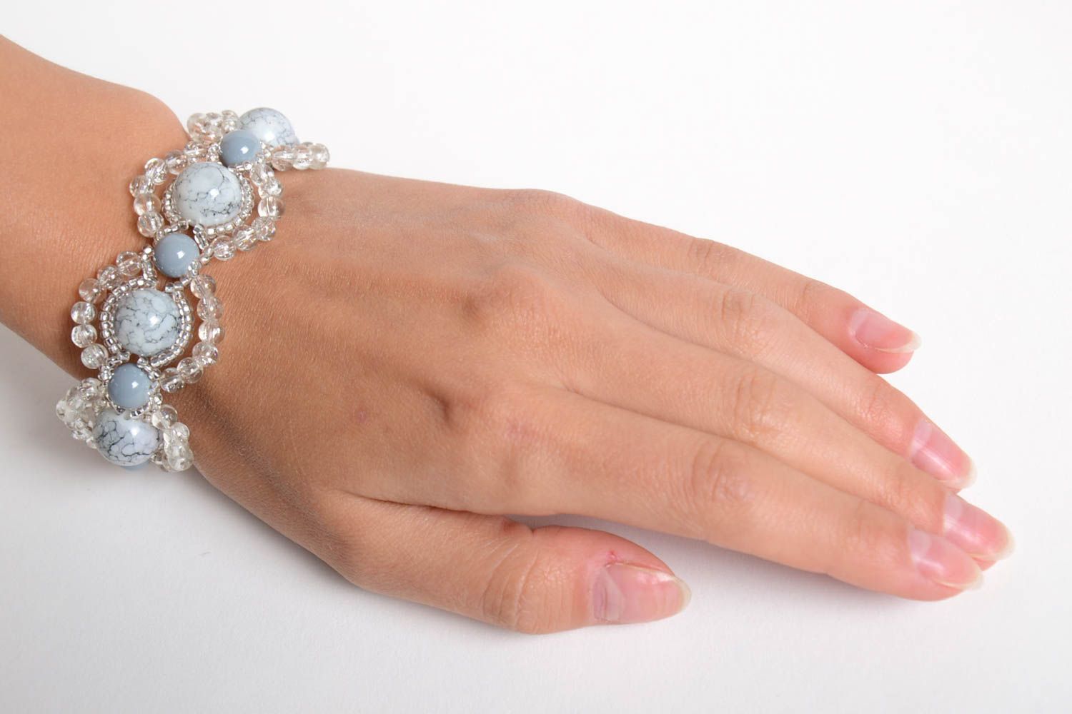 Bracelet design fait main Bijou fantaisie tons clairs original Cadeau femme photo 2
