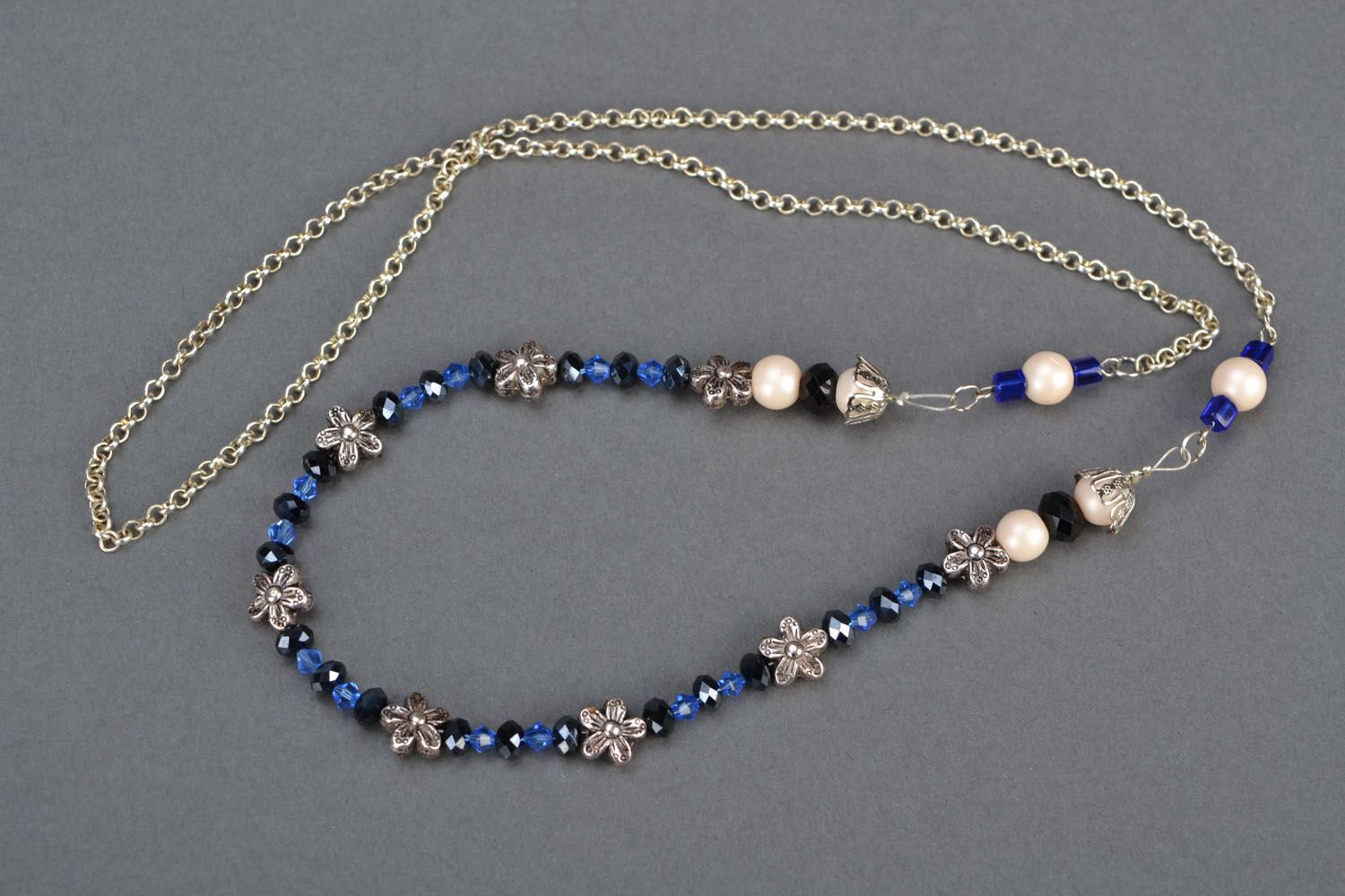 Schöne Halskette aus Perlen foto 3
