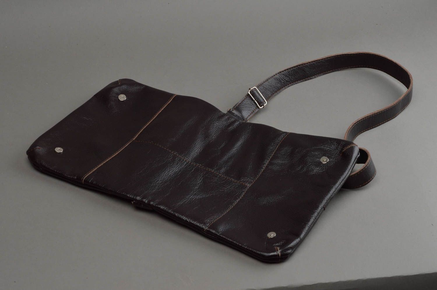 Bolso de cuero negro hecho a mano bolso al hombro original accesorio unisex  foto 3