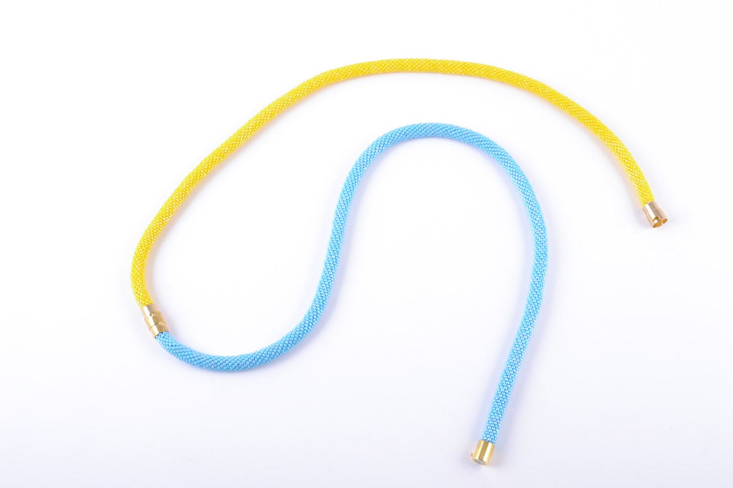 Schöner künstlerischer handgemacher Halsschmuck aus Glasperlen hellblau und gelb foto 4