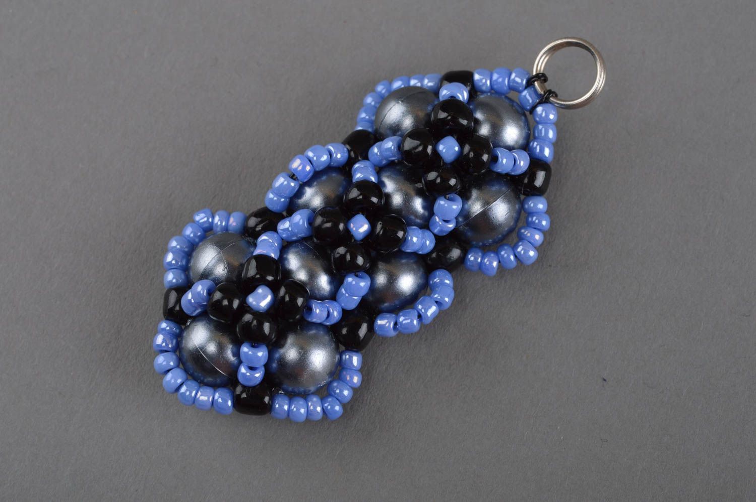 Porte-clés en perles de rocaille noir bleu petit original accessoire fait main photo 3