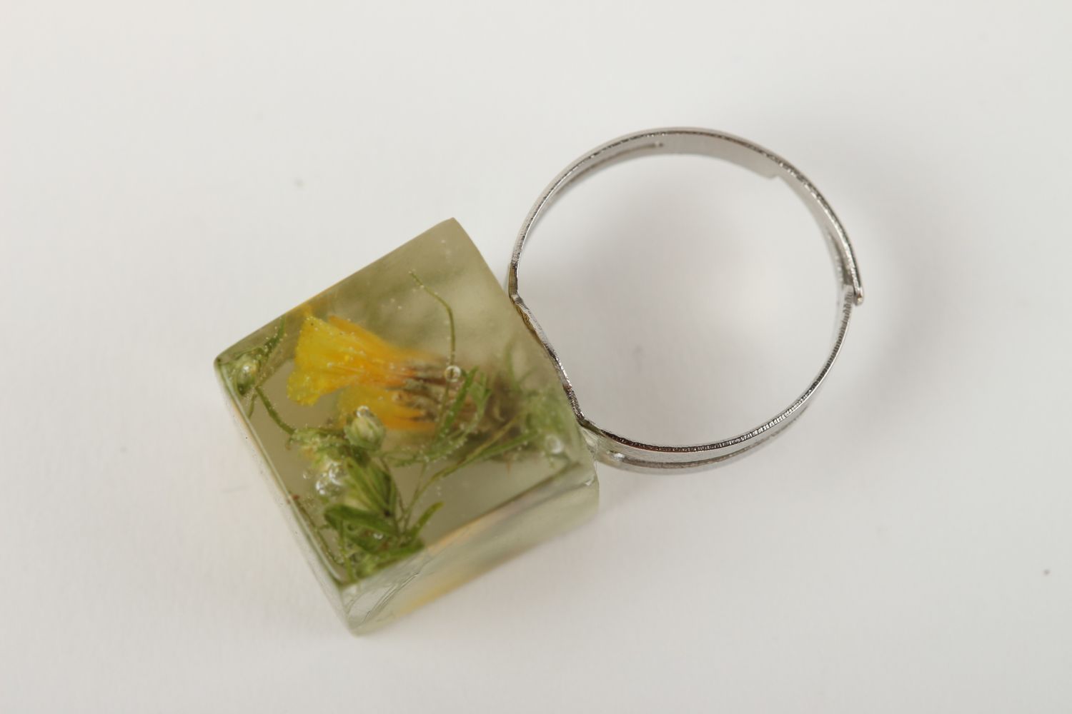 Handmade Ring mit Blume Epoxidharz Schmuck Accessoire für Frauen quadratisch  foto 2