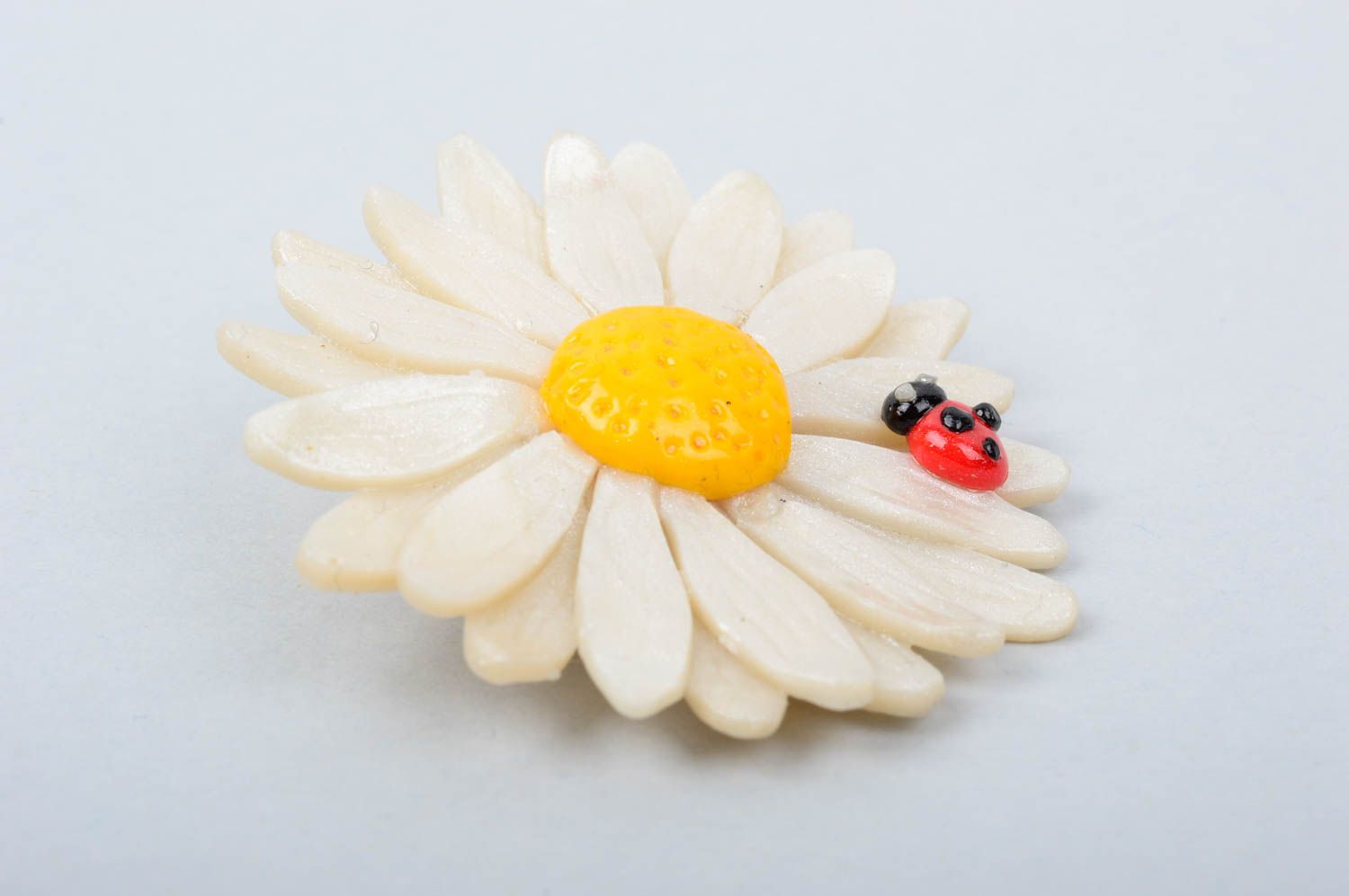 Broche fleur Bijou fait main camomille pâte polymère original Accessoire mode photo 3