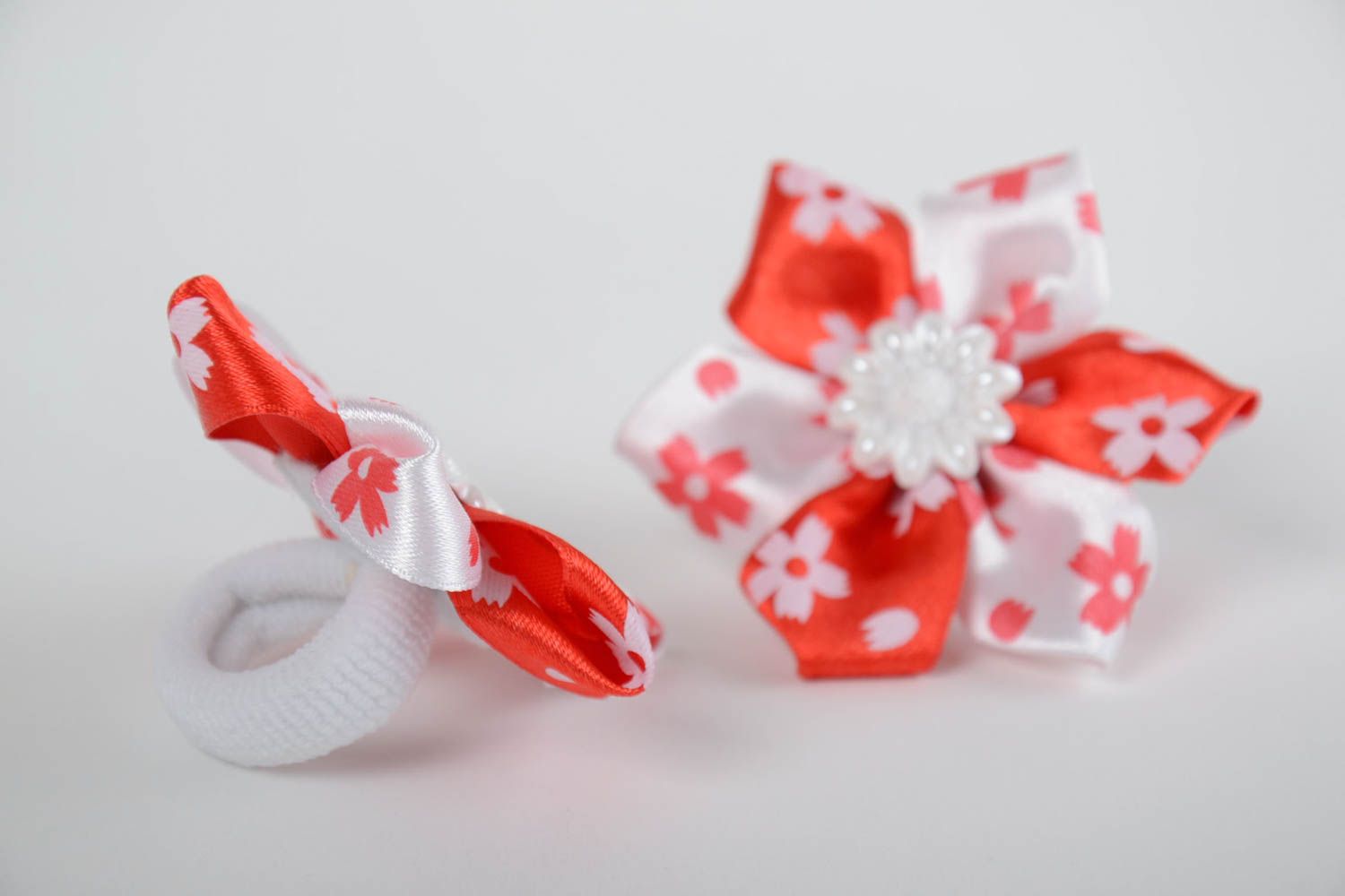 White and red homemade children's kanzashi satin ribbon flower hair ties 2 items photo 2