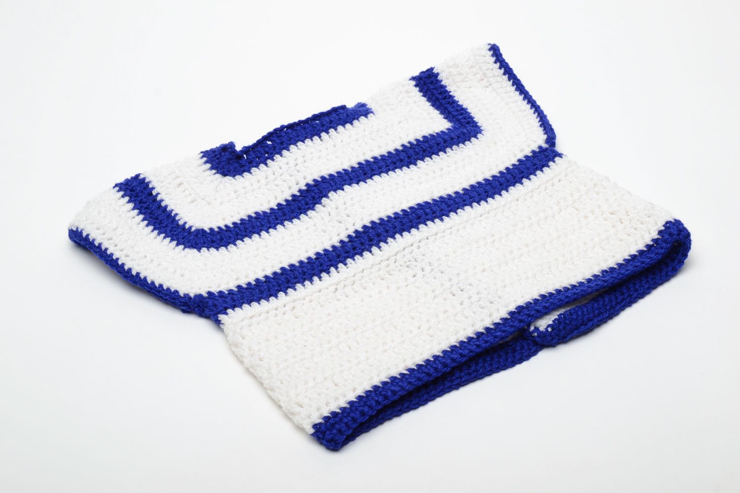 Gilet sans manches tricoté au crochet blanc et bleu fait main pour enfant  photo 5