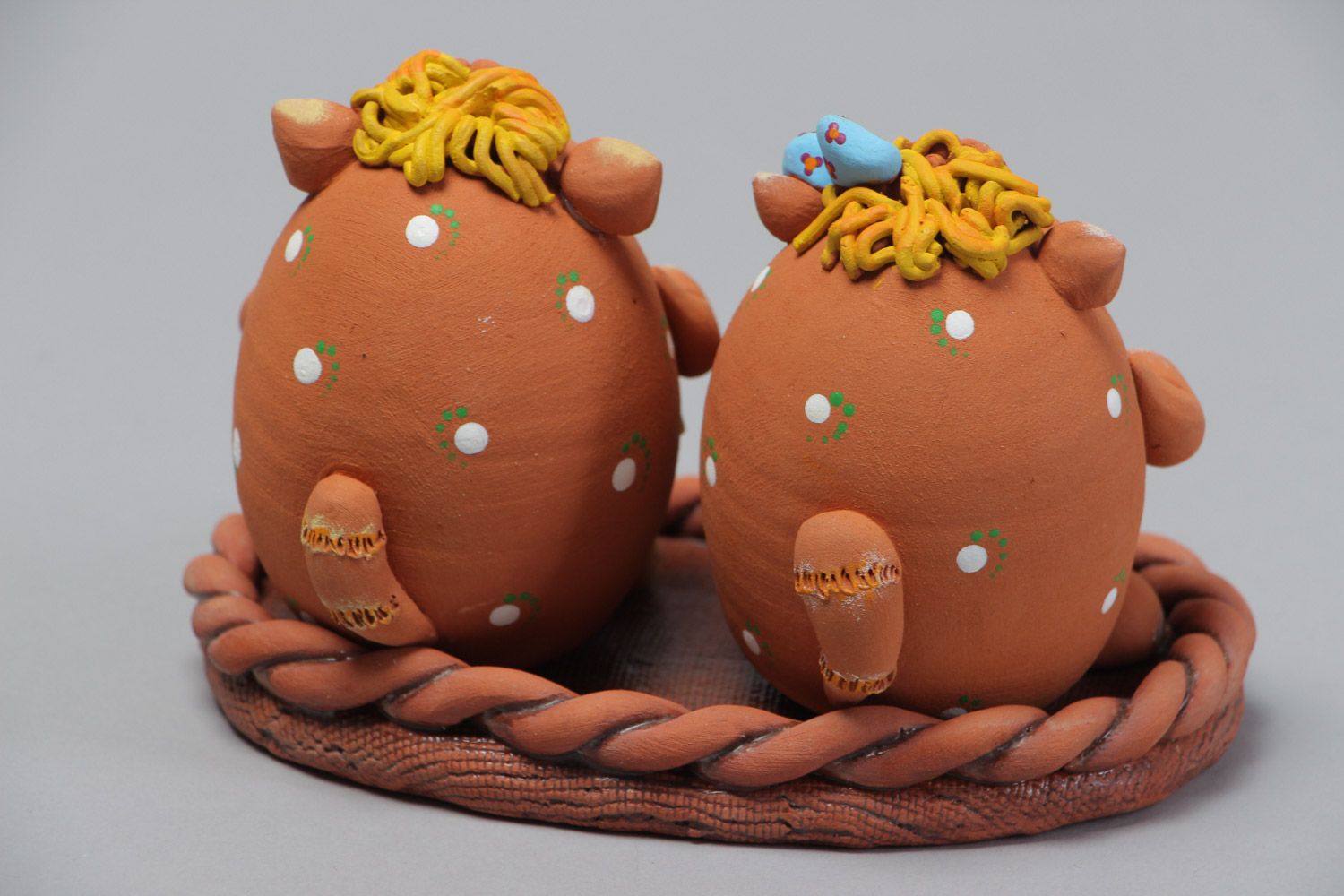 Salero y pimentero artesanales de cerámica con forma de gatos gordos 2 piezas  foto 4